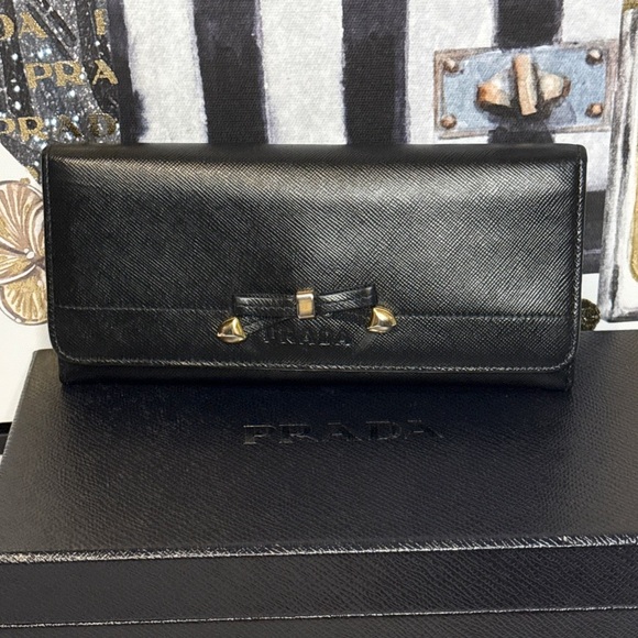 Prada Wallet With Prada Box - Picture 1 of 7